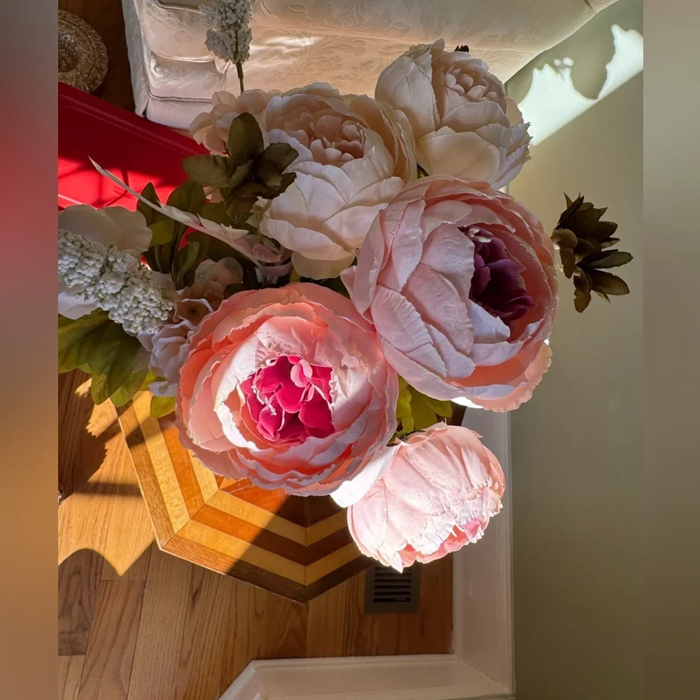 COPY - COPY - NWT Elegant Vintage Inspired Artificial Peony Bouquet